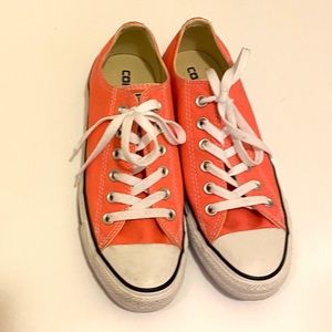 Pink converse Chuck Taylor’s SZ 8